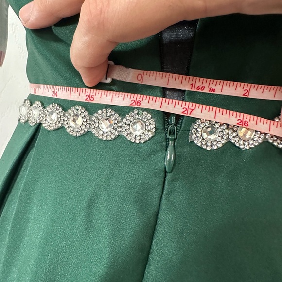 Blondie Nites Emerald Gown w/ Crystal Details size 1 NWT 
Aline Satin Never Worn - Picture 12 of 16